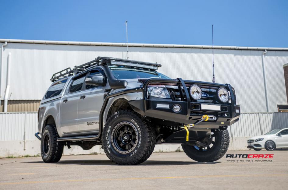 FORD-RANGER-TROPHY-MATTE-BLACK-WITH-ANTHRACITE-RING